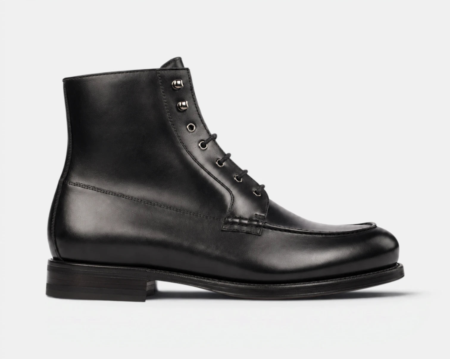 Moc_boots_Black_2_ad7c042e-45a1-4b31-9d28-6f920def1a36.webp